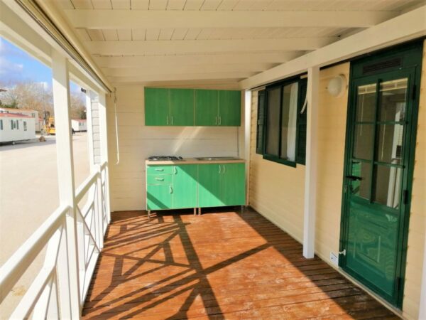 SHELBOX COTTAGE  AVEC VERANDA SUR ROUES – Image 12