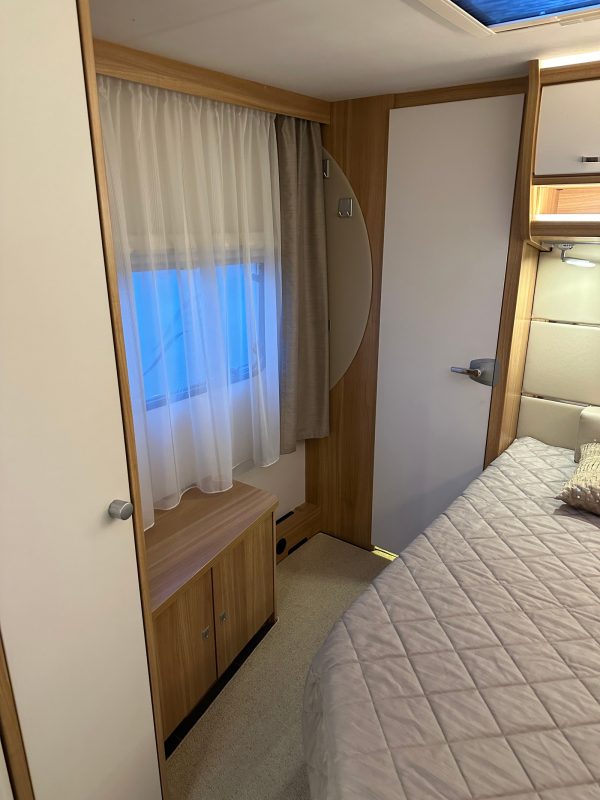 Dethleffs Camper | Grande salle de bain avec douche | Pack batterie | Stério | Grand frigo – Image 14