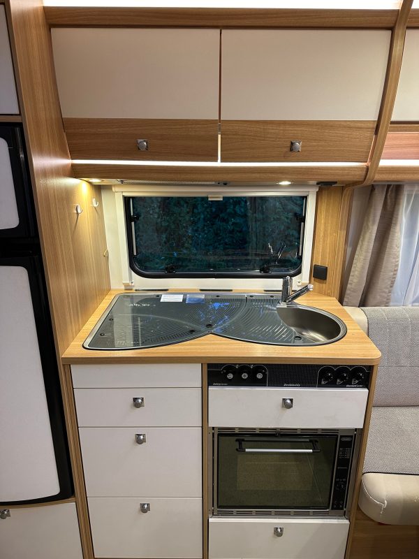 Dethleffs Camper | Grande salle de bain avec douche | Pack batterie | Stério | Grand frigo – Image 13