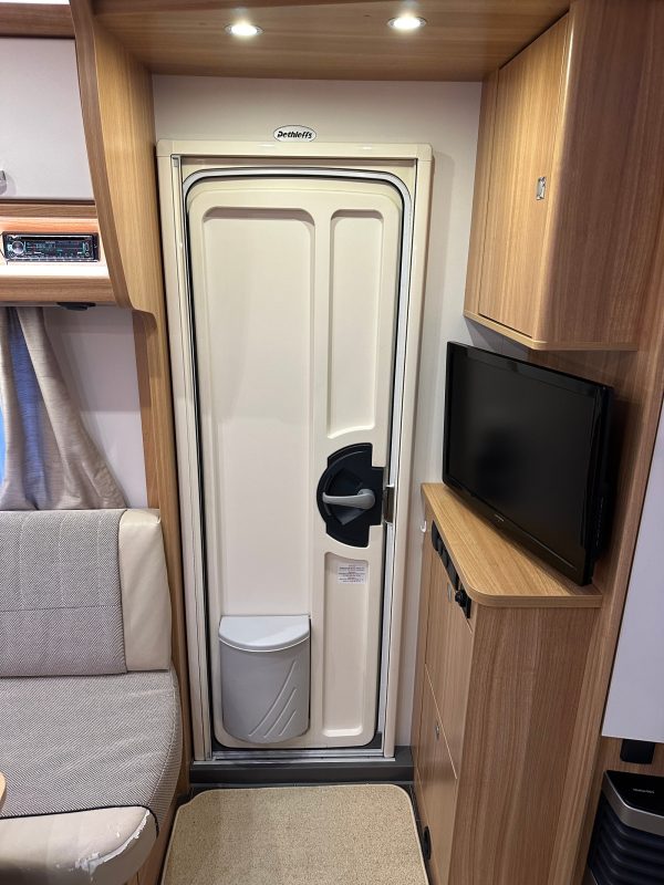 Dethleffs Camper | Grande salle de bain avec douche | Pack batterie | Stério | Grand frigo – Image 5