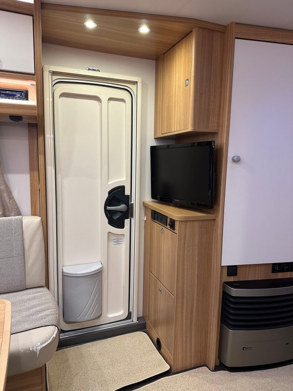 Dethleffs Camper | Grande salle de bain avec douche | Pack batterie | Stério | Grand frigo – Image 6