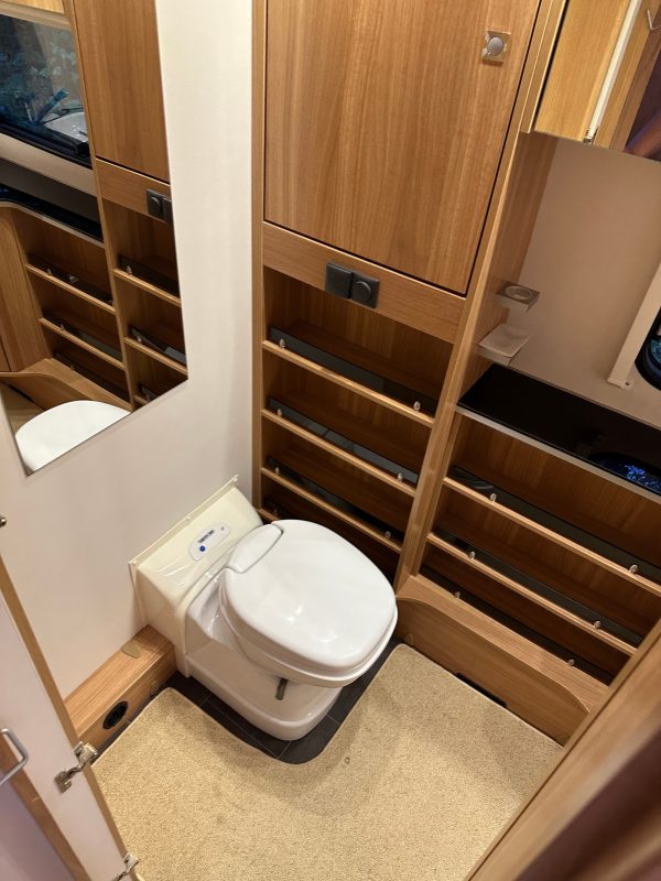 Dethleffs Camper | Grande salle de bain avec douche | Pack batterie | Stério | Grand frigo – Image 22