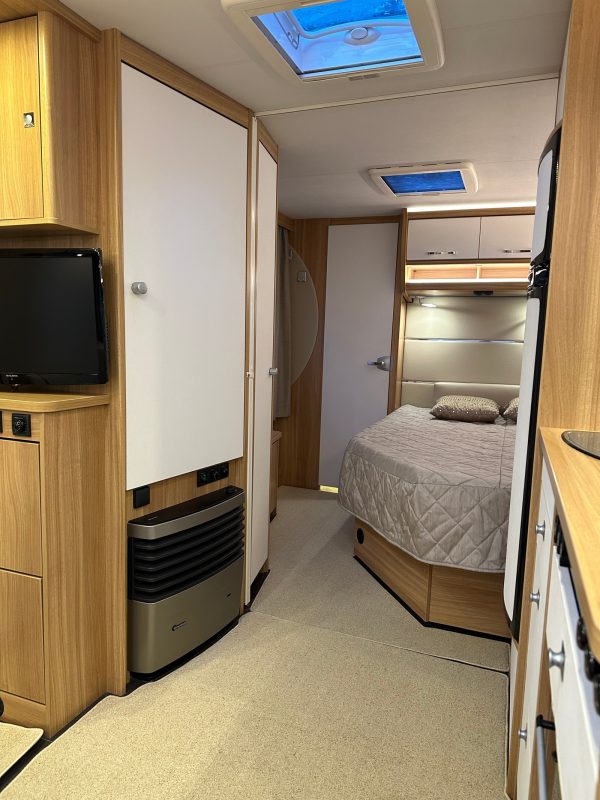 Dethleffs Camper | Grande salle de bain avec douche | Pack batterie | Stério | Grand frigo – Image 32