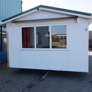 KUNSTSTOF CHALET 1 CHAMBRE