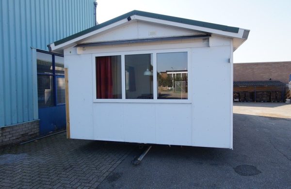 KUNSTSTOF CHALET 1 CHAMBRE
